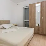 One-Bedroom Apartment In Vir