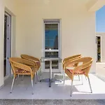 One-Bedroom Apartment In Vir Διαμέρισμα *