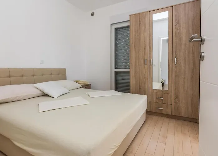 One-Bedroom Apartment In Vir