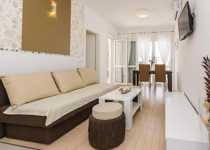 One-Bedroom Apartment In Vir Апартаменты *