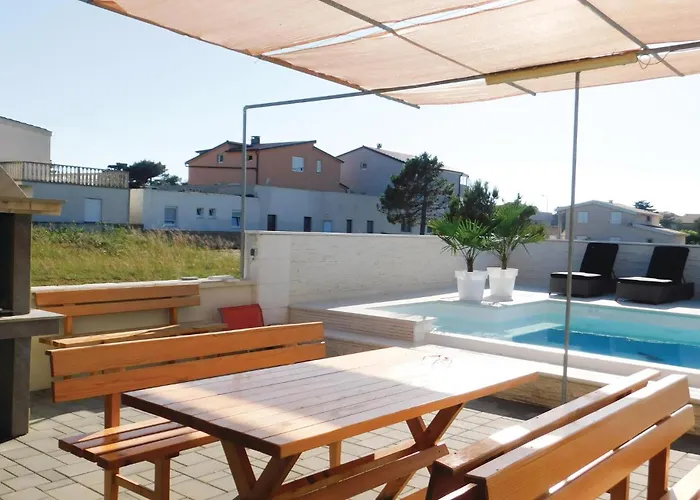 One-Bedroom Apartment In Vir *