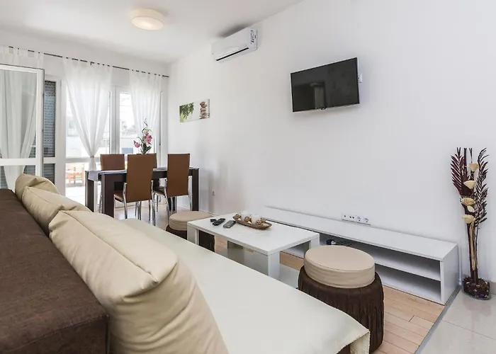 One-Bedroom Apartment In Vir * Вир