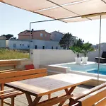 One-Bedroom Apartment In Vir *